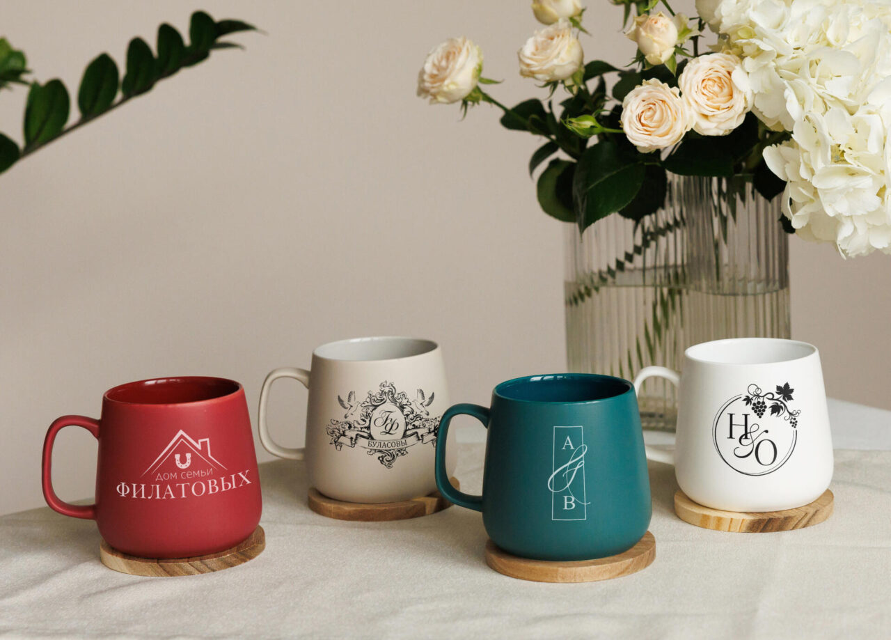 Цветная кружка с монограммой